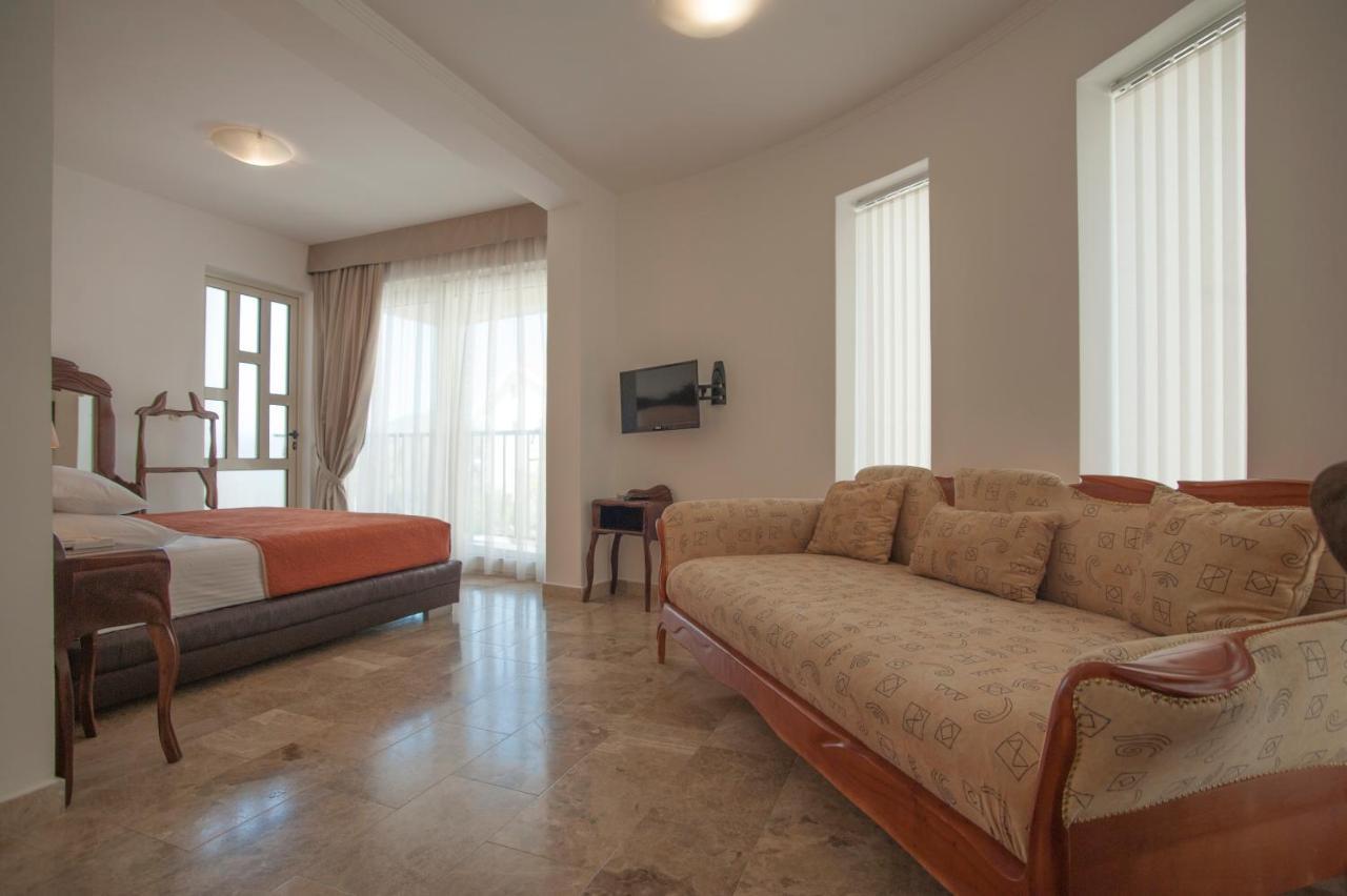 Guest House Przno Bay Sveti Stefan Luaran gambar